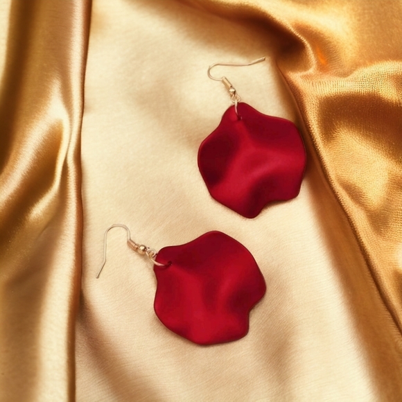 Rose petal drop earrings - Picture 8 of 11